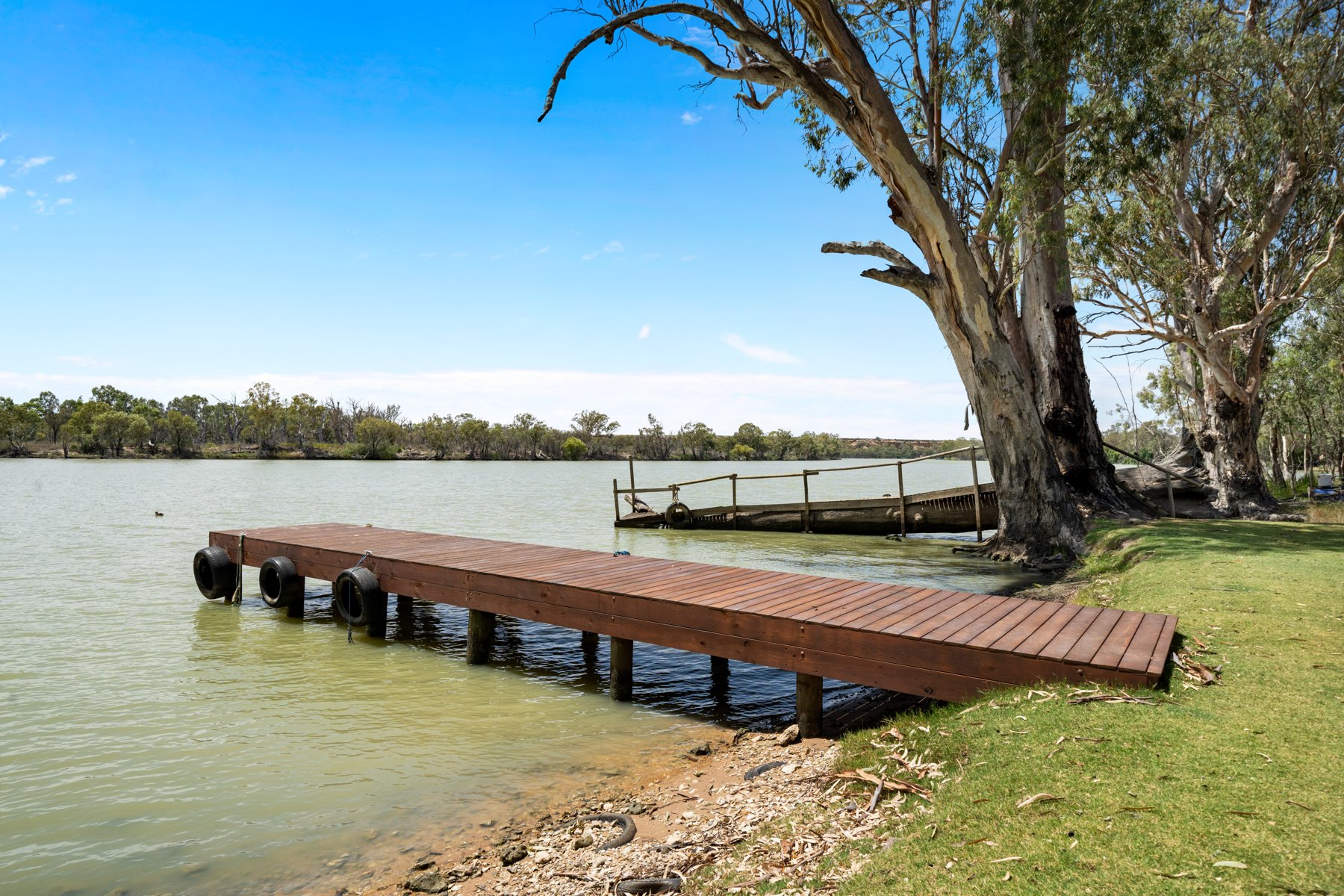 The timber jetty at the edge of the Murray